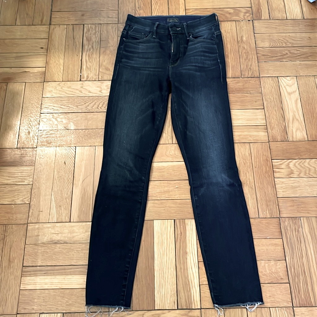 Mother Jeans High Waisted Looker Ankle Fray. Wash: Night Owl. Size 23. Euc.